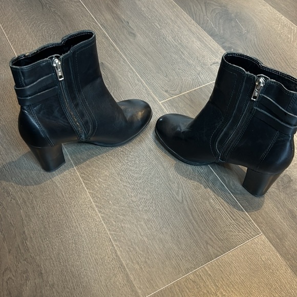 Marc Fisher Kattie Leather Ankle Booties Block Heel Black Women size 6.5 - Picture 8 of 13